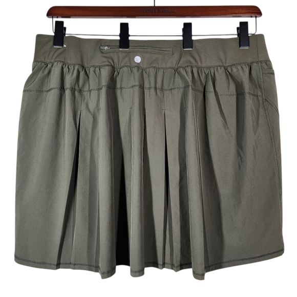 LIVI ACTIVE PULL-ON SKORT WITH FLAT FRONT DESIGN - Picture 2 of 7